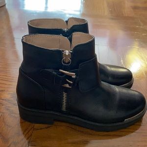 Zara girl’s low black biker boots size 31